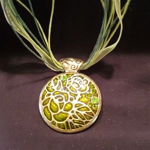 Vintage look necklace